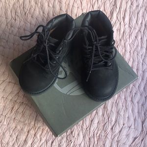 Black timberland toddler boots size 5